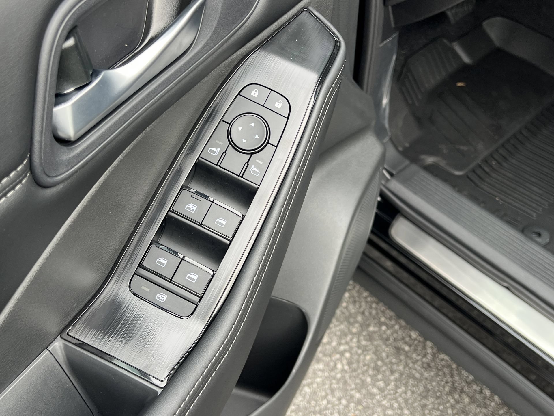 New 2026 Nissan Rogue Dark Armor AWD/4WD image 14