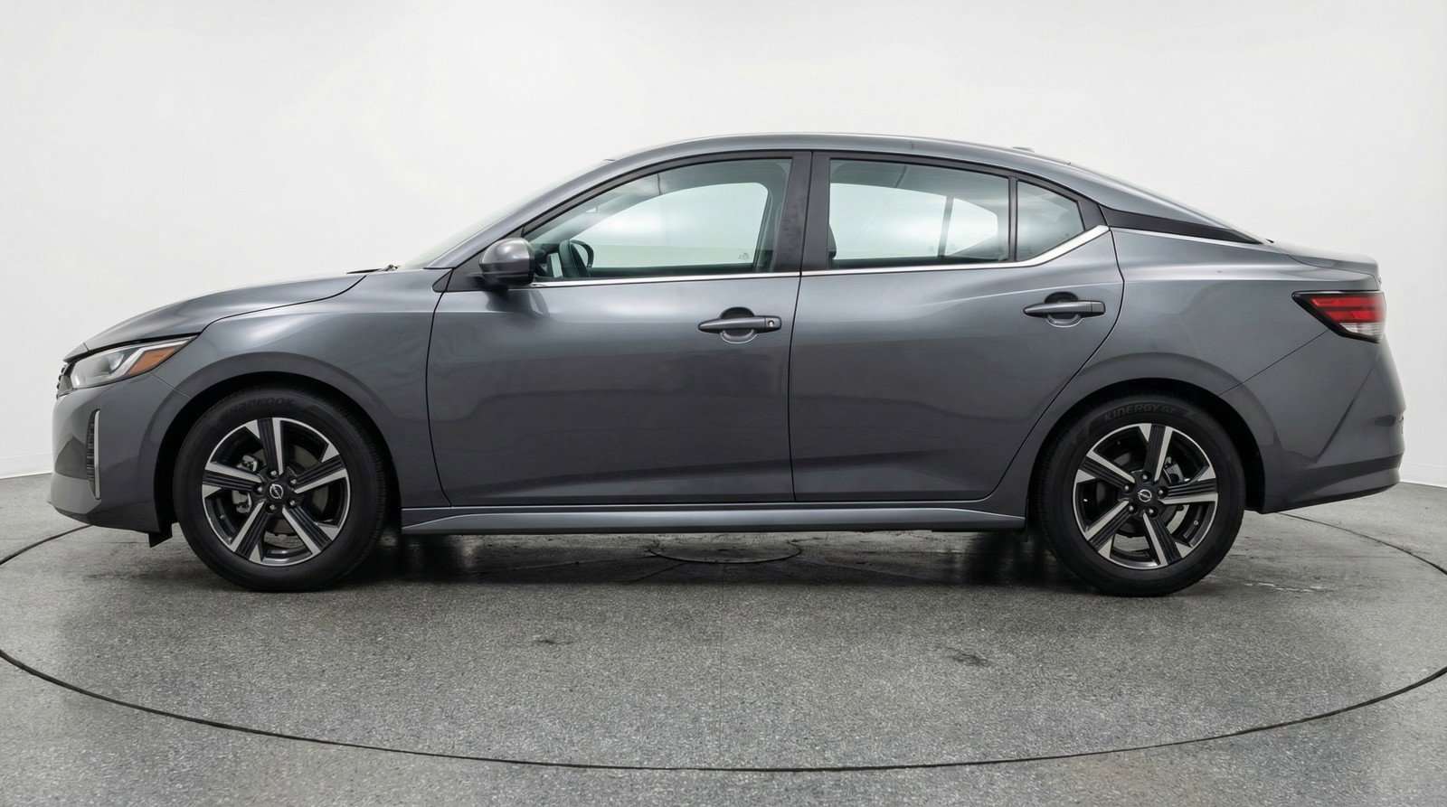 Used 2025 Nissan Sentra SV image 5