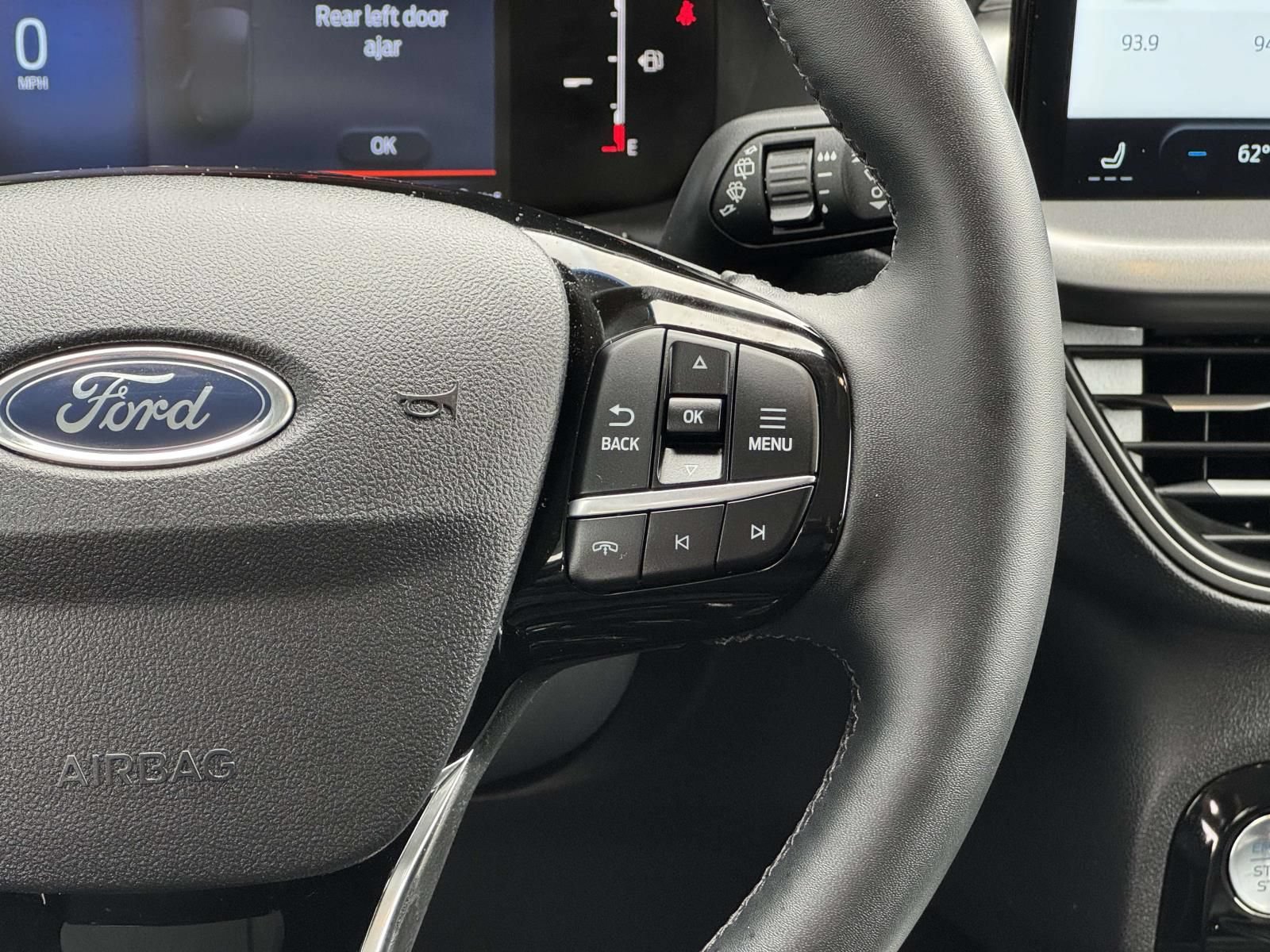 Used 2025 Ford Escape SE w/ Class II Trailer Tow Package FWD image 16