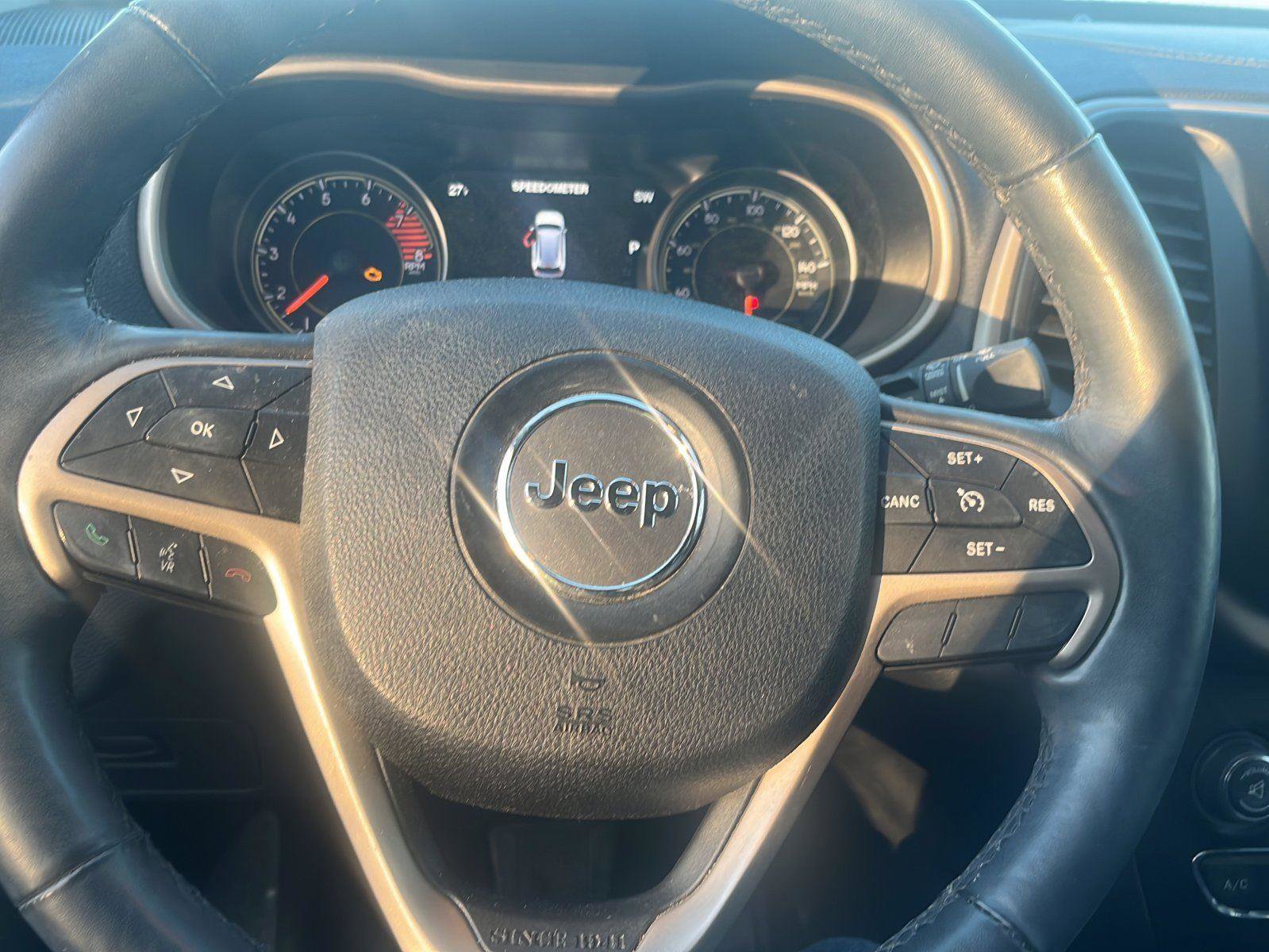 Used 2016 Jeep Cherokee Limited image 11