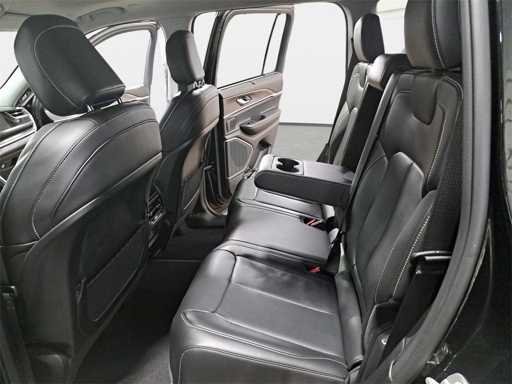 Certified 2022 Jeep Grand Cherokee Limited w/ Luxury Tech Group II image 14