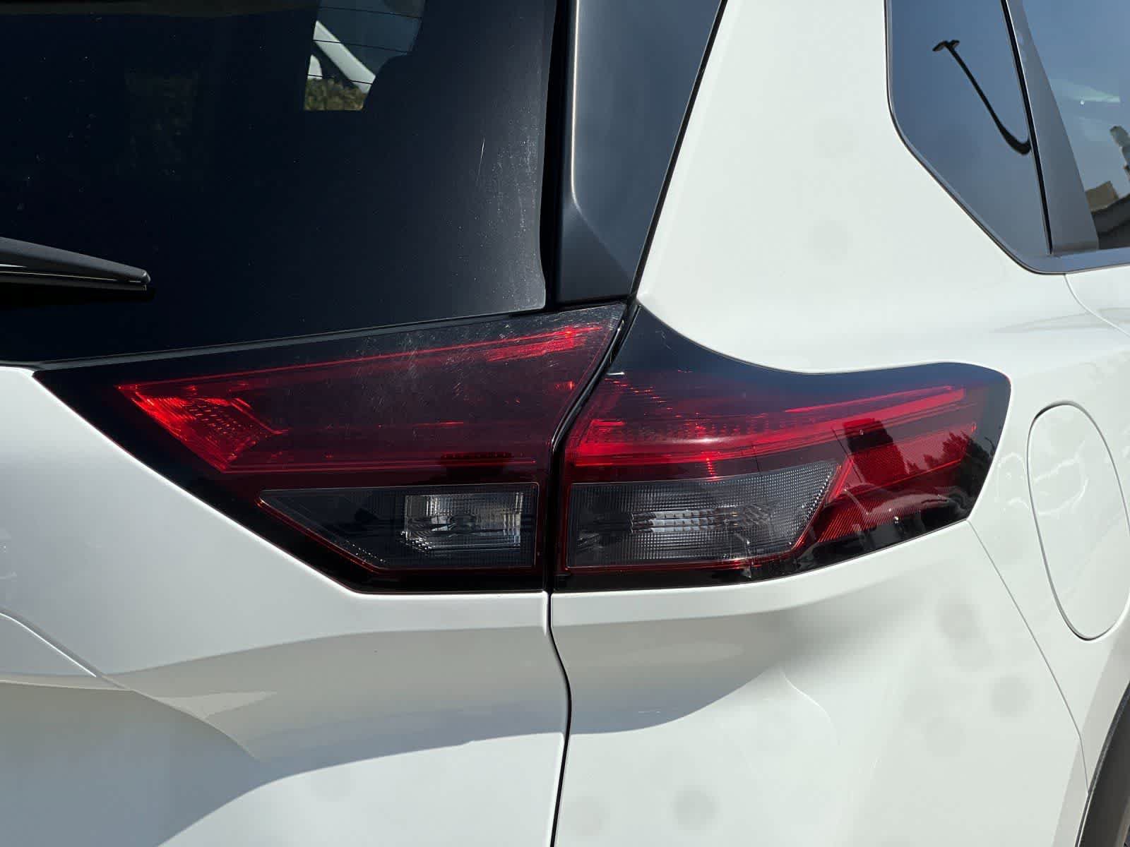 Used 2024 Nissan Rogue S FWD image 28