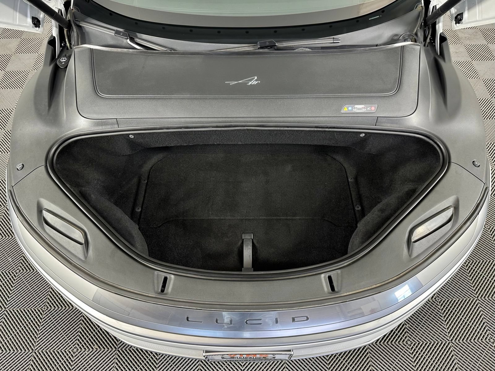 Used 2025 Lucid Air Touring AWD/4WD image 24