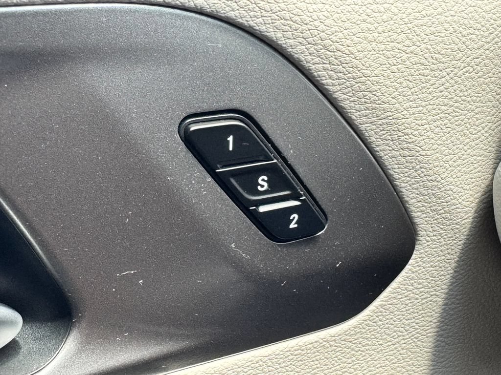 Used 2024 Chrysler Pacifica Touring-L FWD image 28