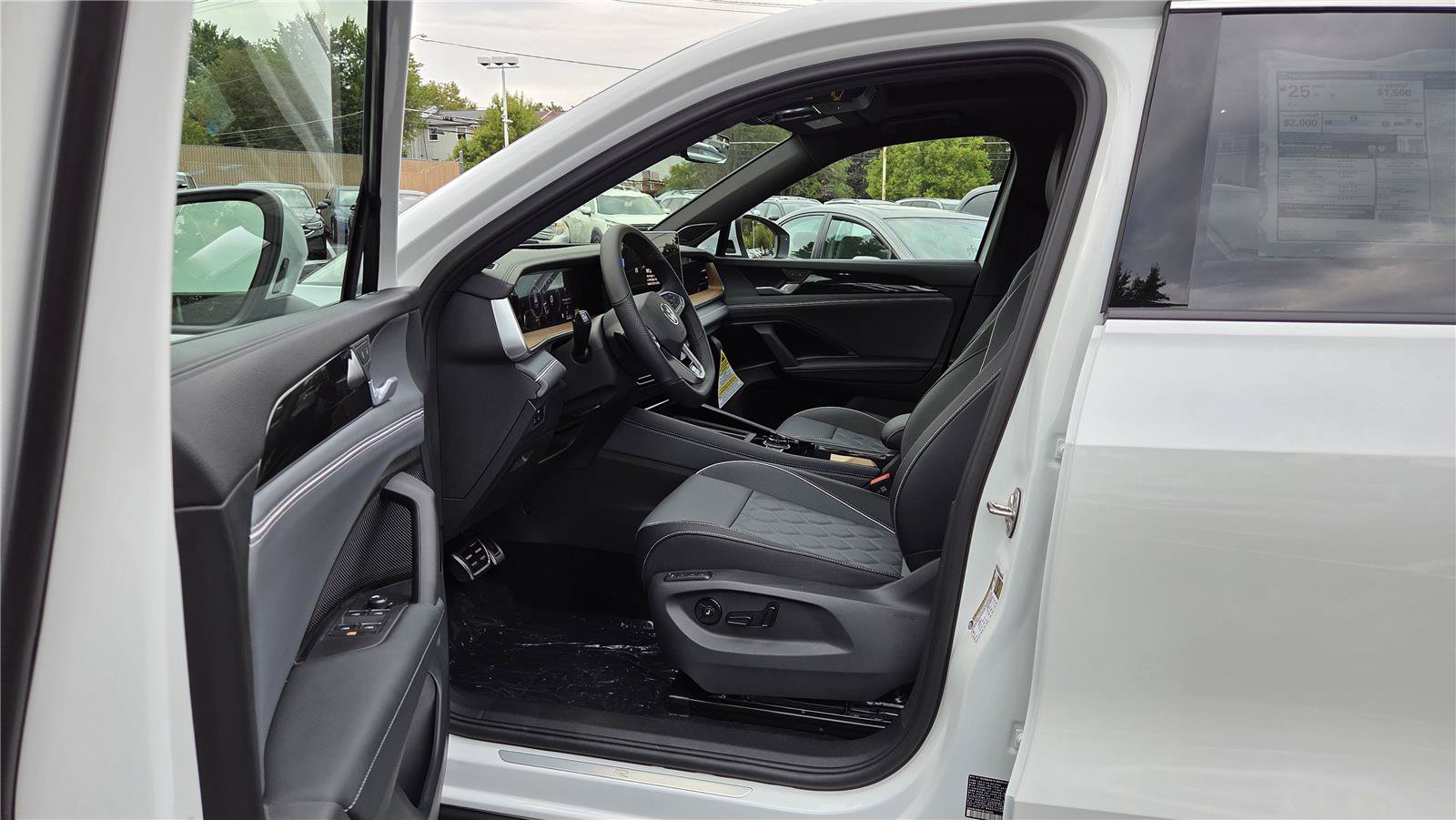 New 2026 Volkswagen Tiguan SEL R-Line AWD/4WD image 14
