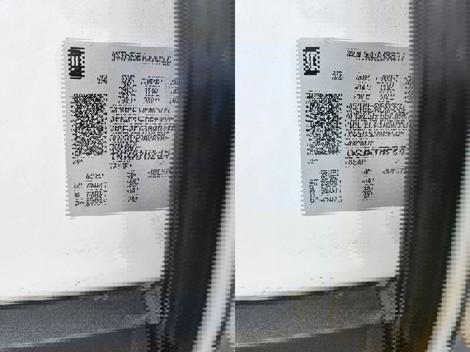 Used 2024 GMC Yukon SLT w/ SLT Luxury Package image 32