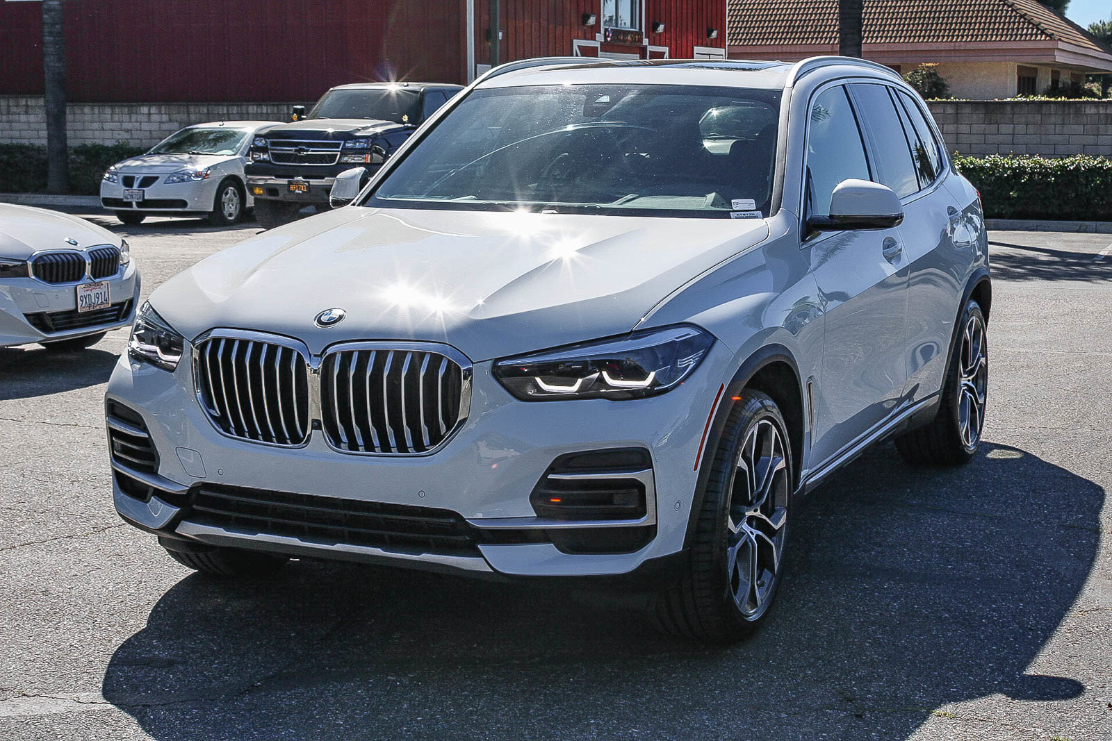 Used 2023 BMW X5 xDrive40i w/ Parking Assistance Package AWD/4WD image 3