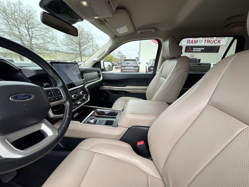 Used 2024 Ford Expedition Max XLT image 10