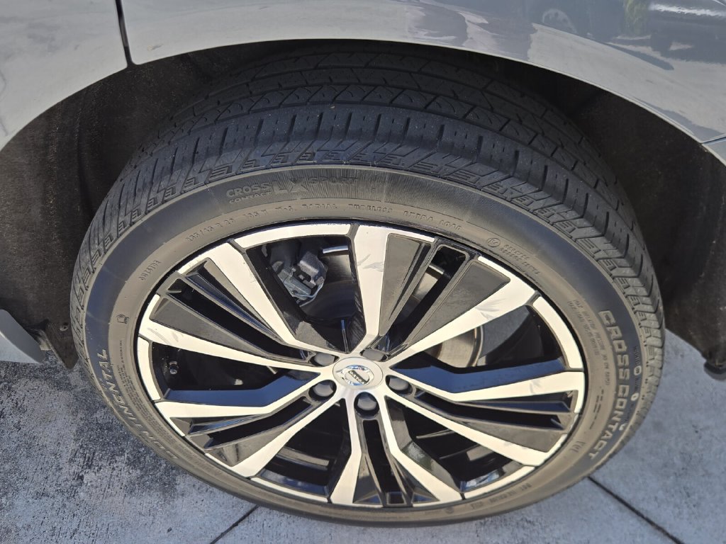 Used 2024 Volvo XC60 B5 Plus AWD/4WD image 9