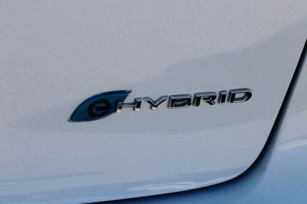 Used 2024 Chrysler Pacifica Select image 9