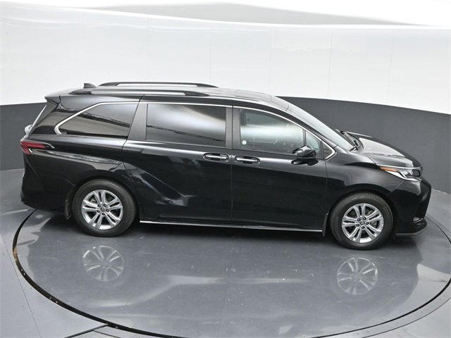 Used 2022 Toyota Sienna XSE image 46