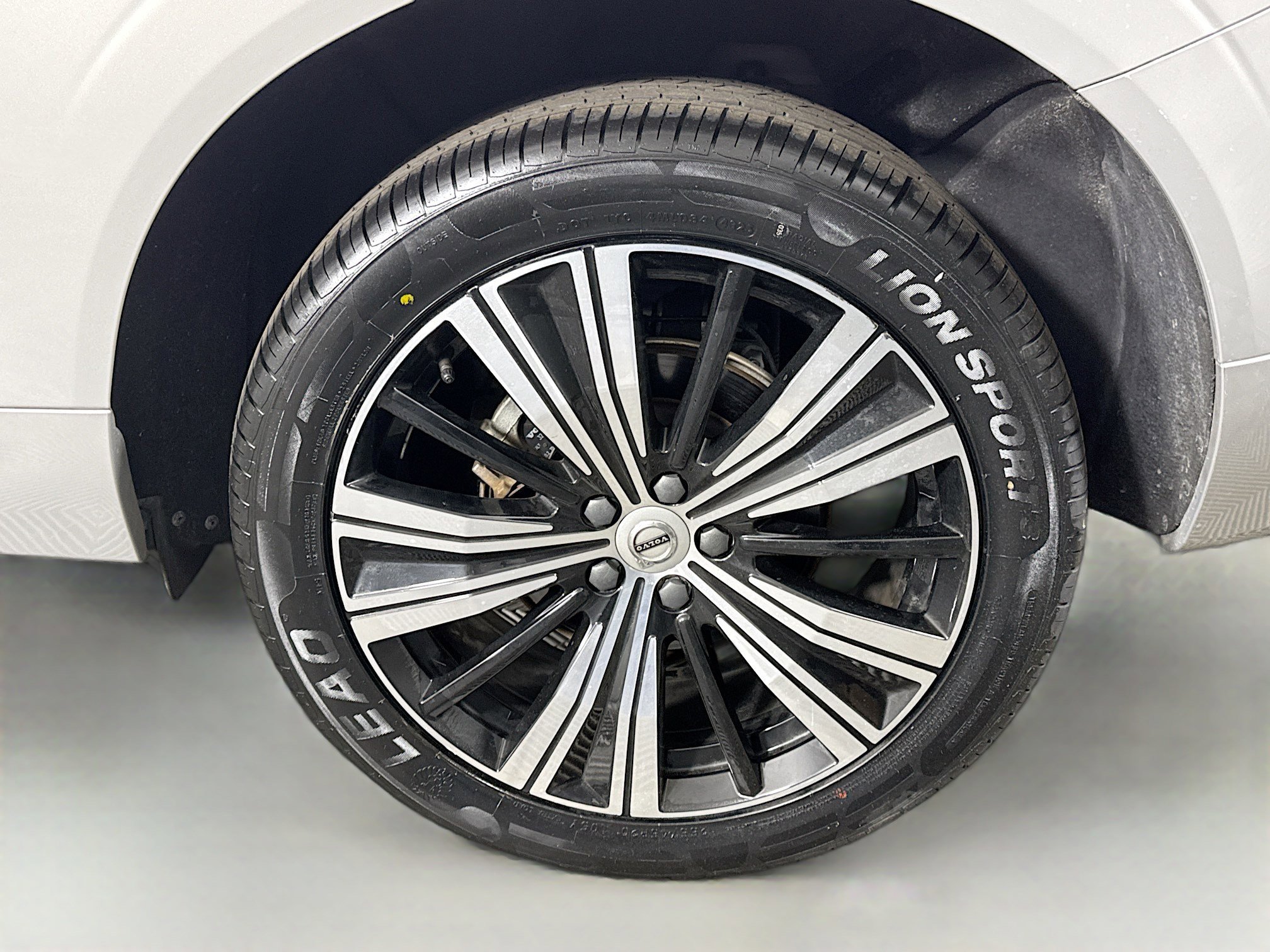 Used 2023 Volvo XC60 B5 Plus w/ Protection Package Premier image 37