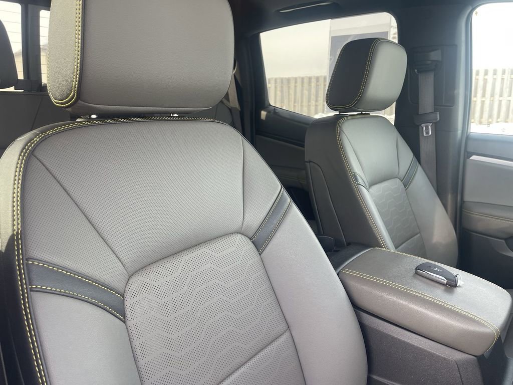 Used 2024 Chevrolet Colorado ZR2 w/ ZR2 Convenience Package III image 38