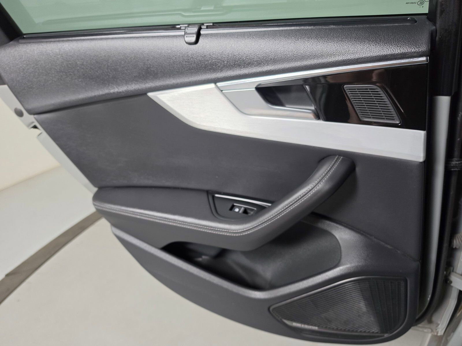 Used 2021 Audi S4 Premium Plus w/ Premium Plus Package image 27