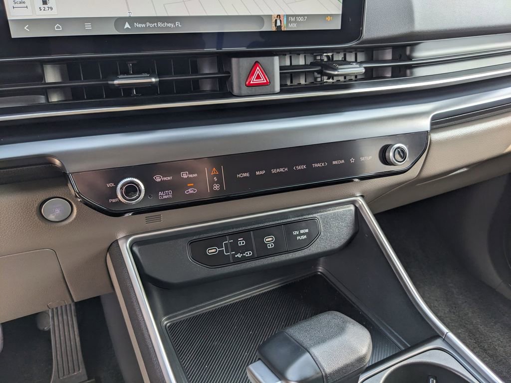 Certified 2026 Kia Carnival LX FWD image 26