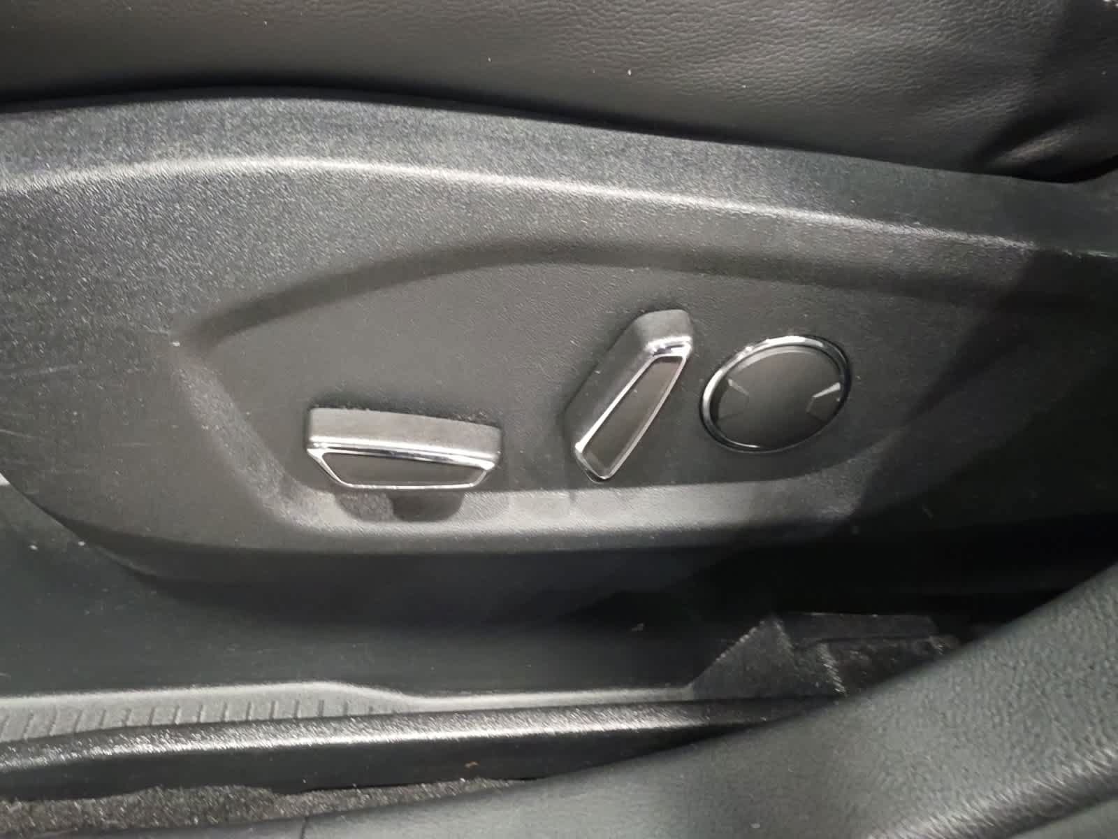 Used 2019 Ford Edge SEL w/ Equipment Group 201A AWD/4WD image 18