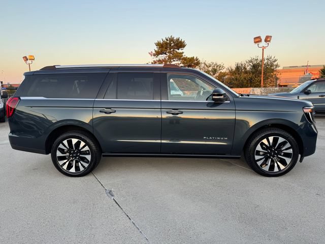 Used 2025 Ford Expedition Max Platinum w/ Driver's Package AWD/4WD image 4