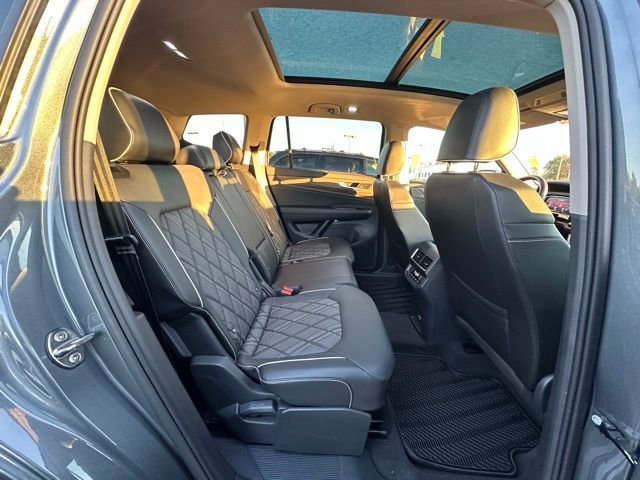 Used 2024 Volkswagen Atlas SEL Premium R-Line image 33