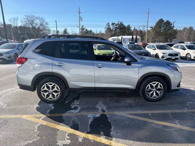 Used 2023 Subaru Forester Premium image 4