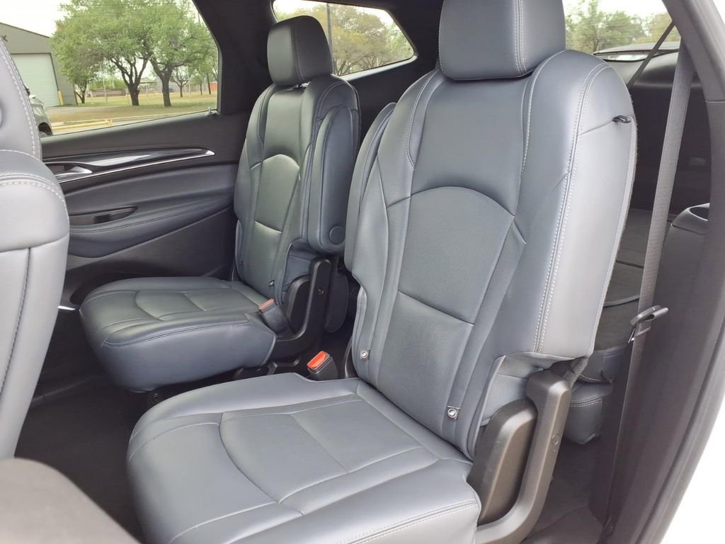 Used 2023 Buick Enclave Essence image 15