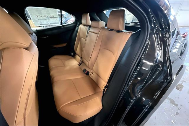 New 2026 Lexus UX 300h AWD image 10