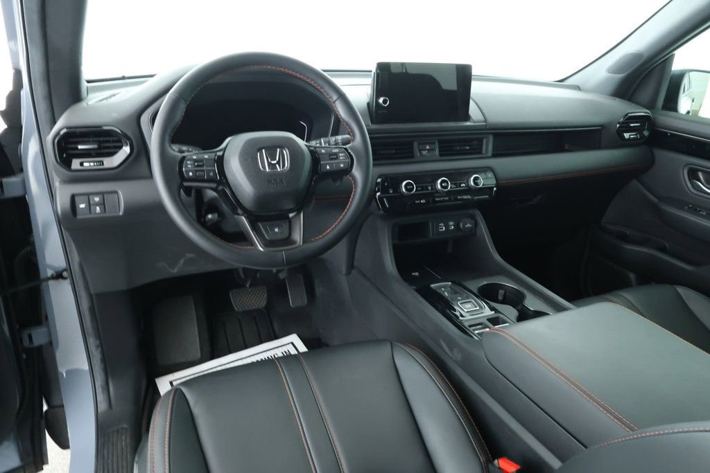 Used 2025 Honda Pilot TrailSport image 10