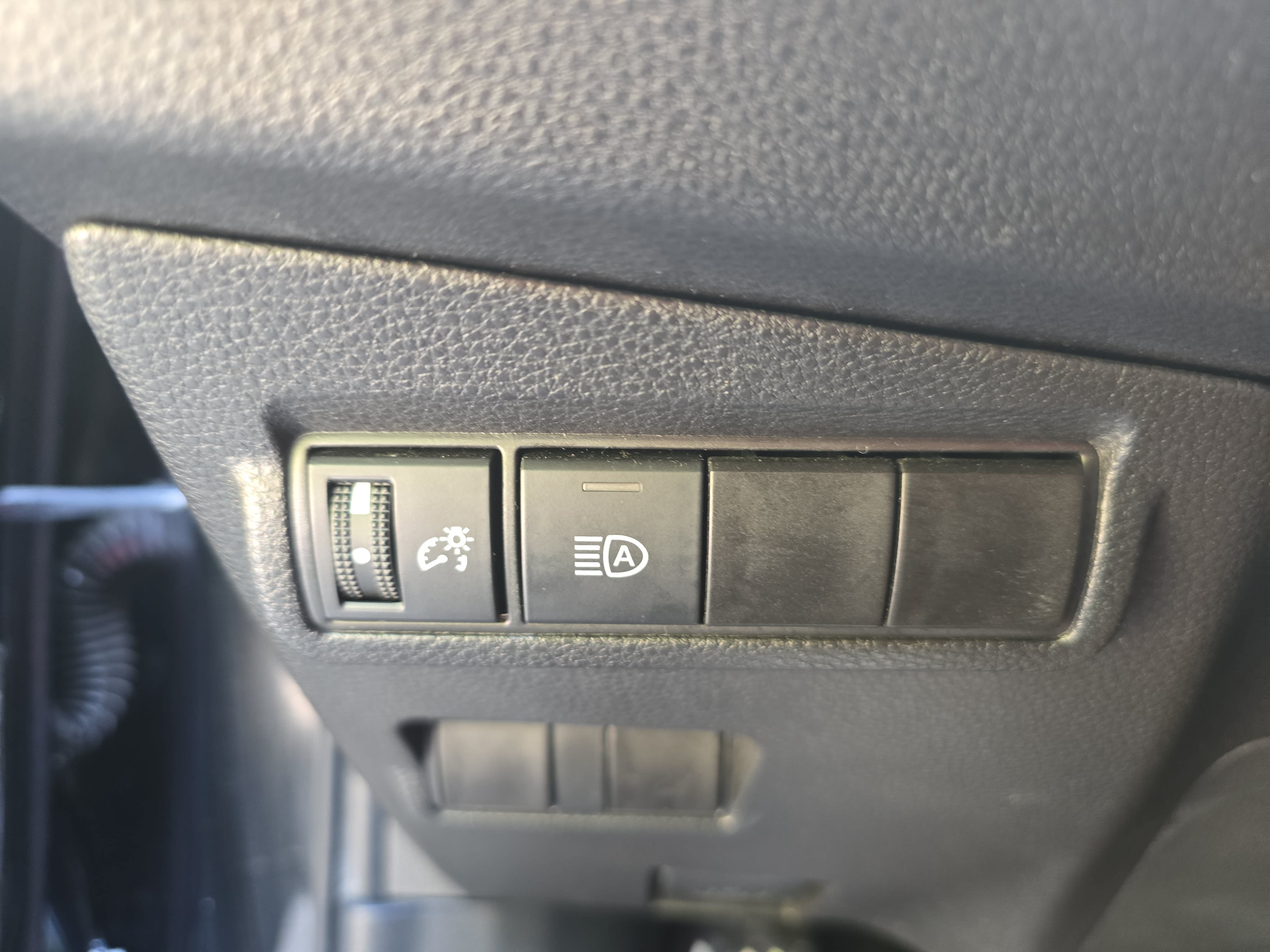Used 2025 Toyota Corolla Cross XLE FWD image 22