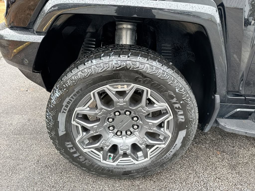 Used 2025 GMC Hummer EV 3X w/ LPO, Illumination Package image 12