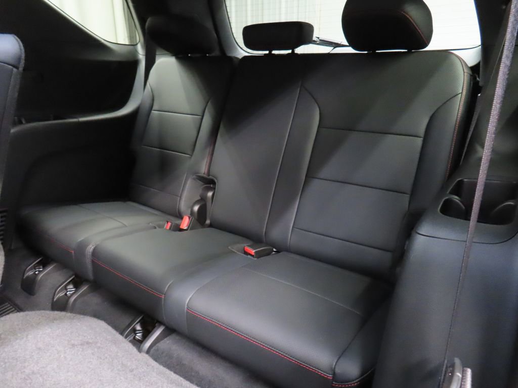 Used 2024 Chevrolet Traverse Z71 w/ LPO, Floor Liner Package AWD/4WD image 19