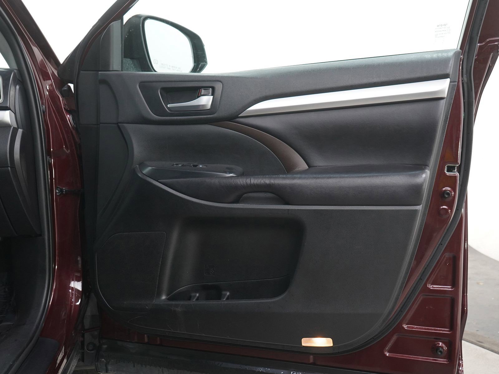 Used 2019 Toyota Highlander XLE AWD/4WD image 9