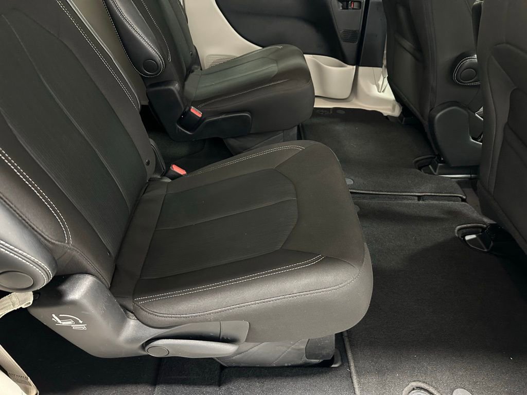 Used 2023 Chrysler Voyager LX image 55