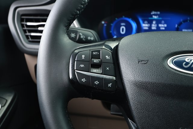 Used 2022 Ford Escape SEL w/ Technology Package FWD image 13