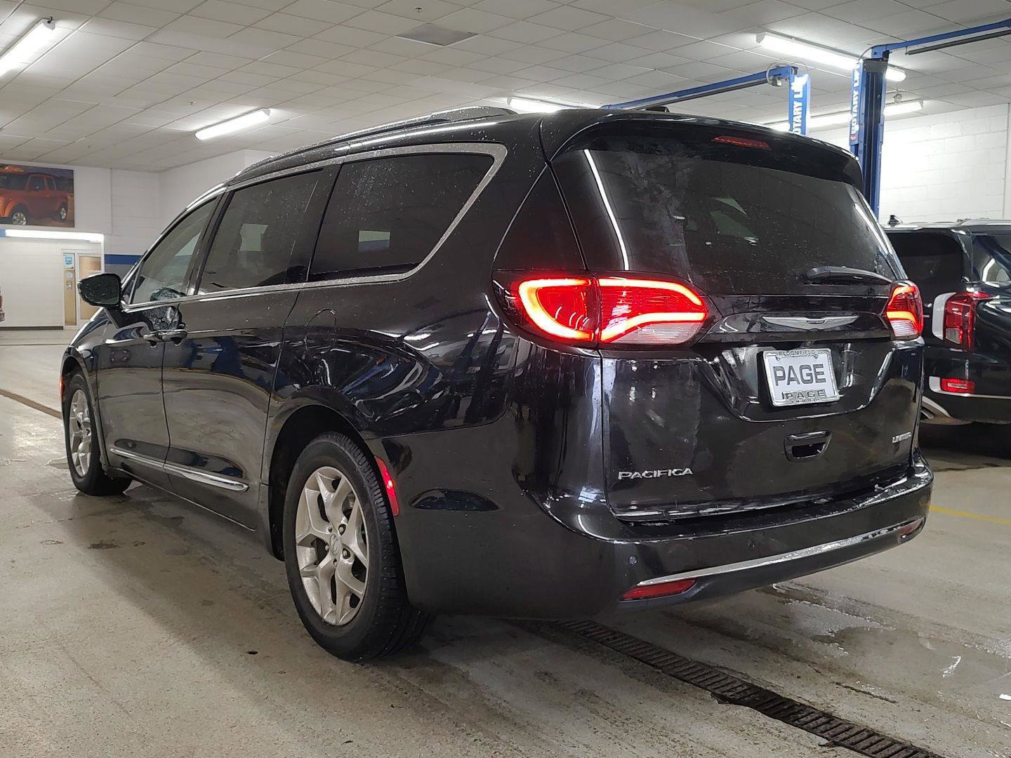Used 2019 Chrysler Pacifica Limited image 31