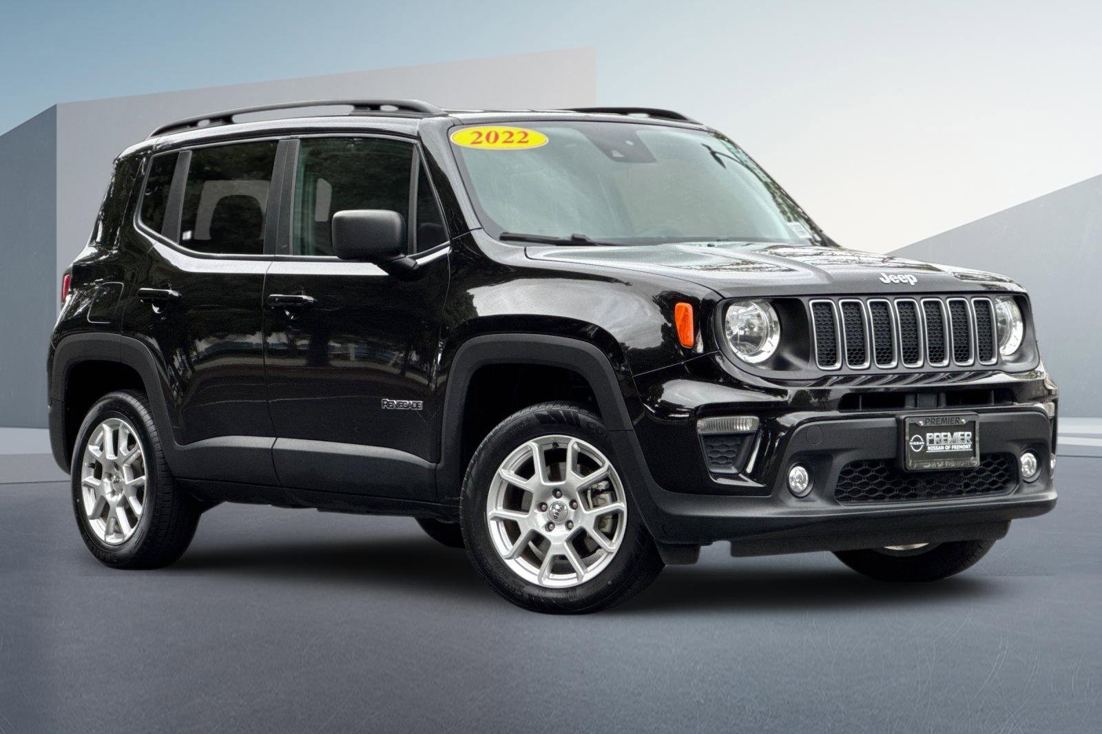 Used 2022 Jeep Renegade Latitude w/ Convenience Group image 2