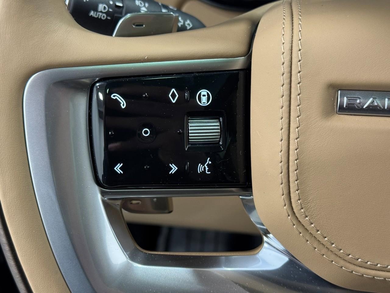 New 2026 Land Rover Range Rover SE image 30