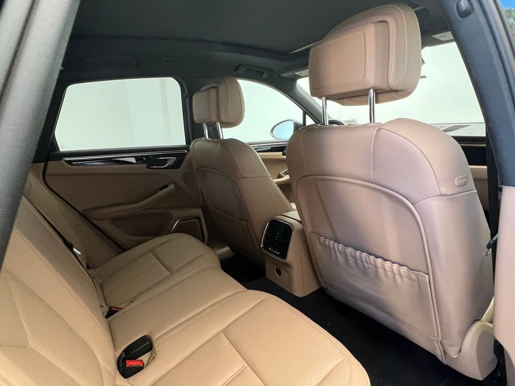 Certified 2023 Porsche Macan S AWD/4WD image 16