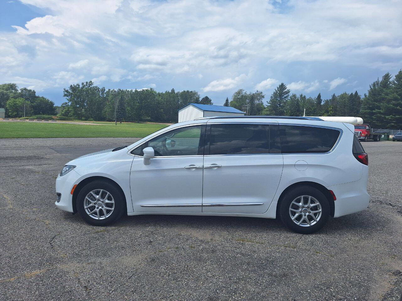 Used 2020 Chrysler Pacifica Touring-L image 1