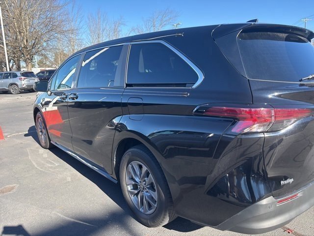 Used 2022 Toyota Sienna XLE