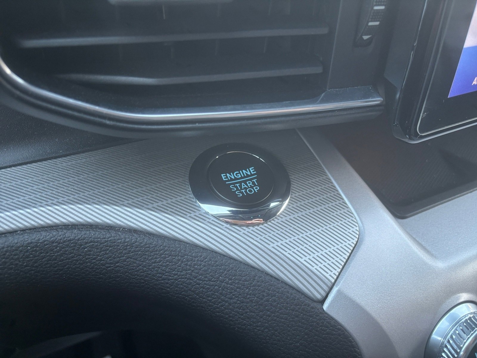 Used 2023 Ford Explorer XLT w/ Equipment Group 202A image 24