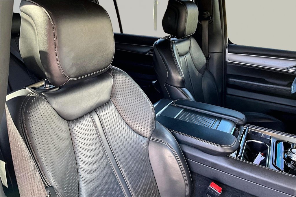 Used 2024 Jeep Wagoneer Series II AWD/4WD image 28