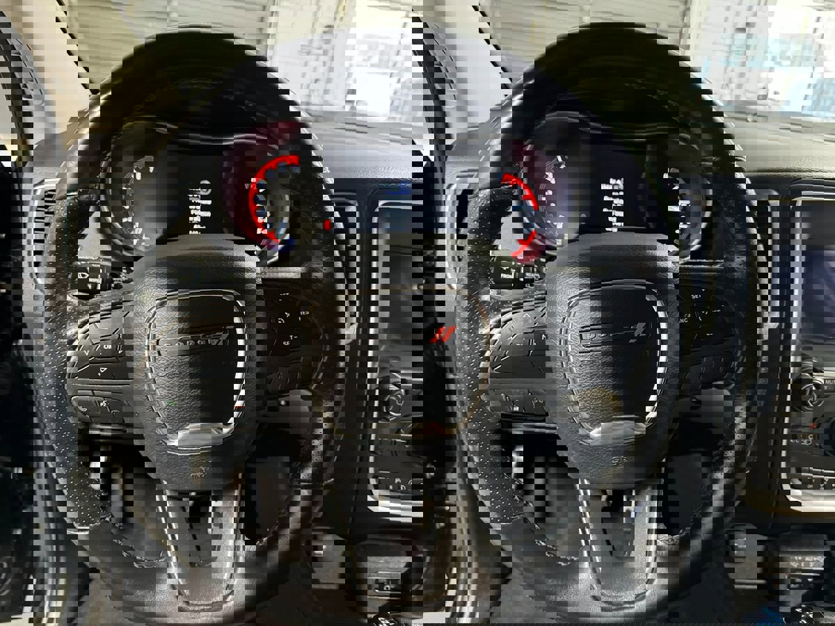 Used 2019 Dodge Durango SXT image 16