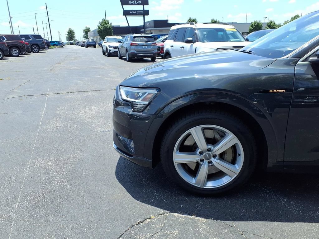Used 2019 Audi e-tron Prestige w/ Prestige Package AWD/4WD image 25