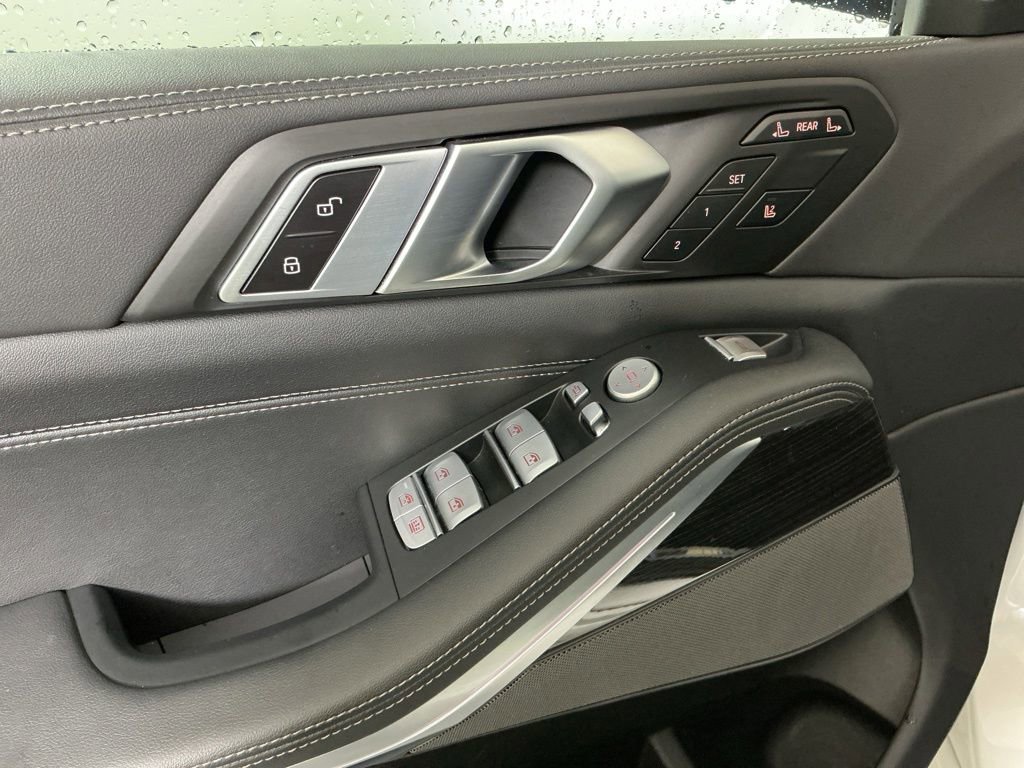 Certified 2025 BMW X7 xDrive40i w/ M Sport Package AWD/4WD image 18