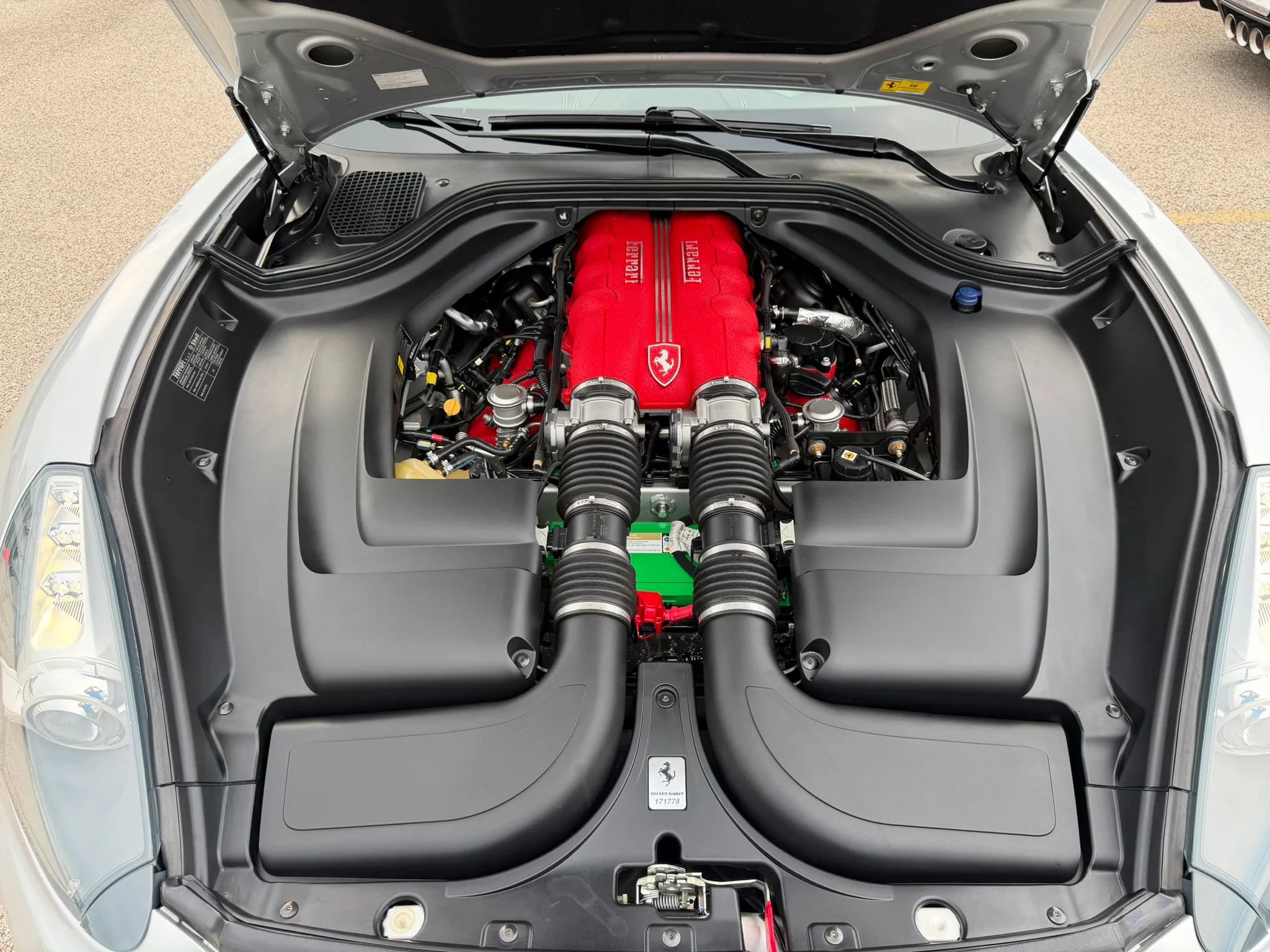Used 2010 Ferrari California RWD image 45