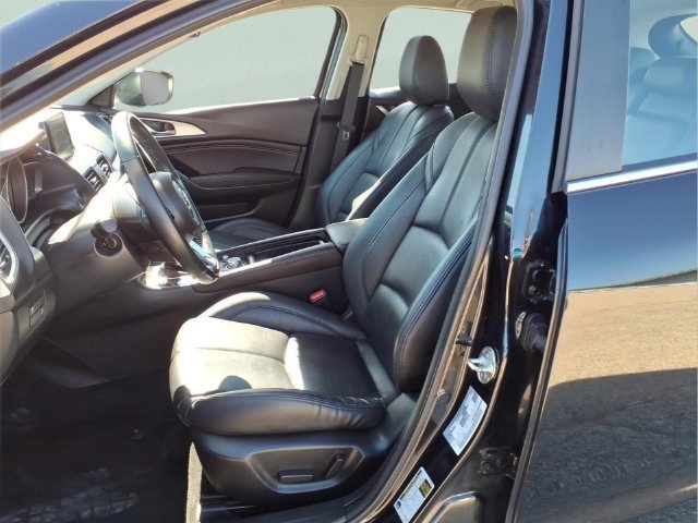 Used 2018 MAZDA MAZDA3 Touring FWD image 12
