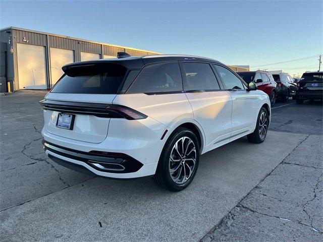 Used 2024 Lincoln Nautilus Reserve image 3