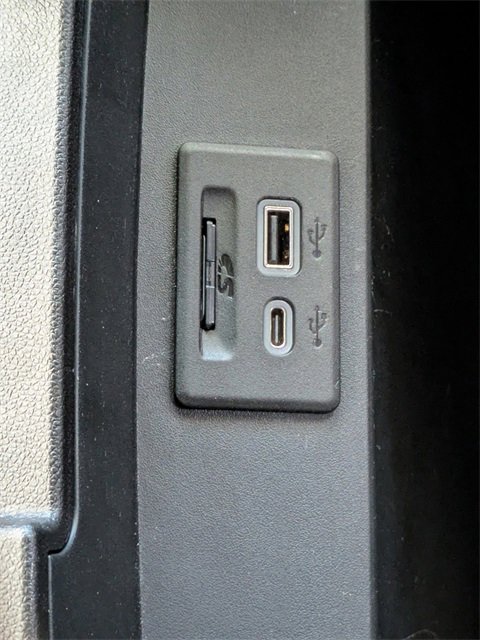 Used 2021 Chevrolet Suburban Premier w/ Premium Package image 28