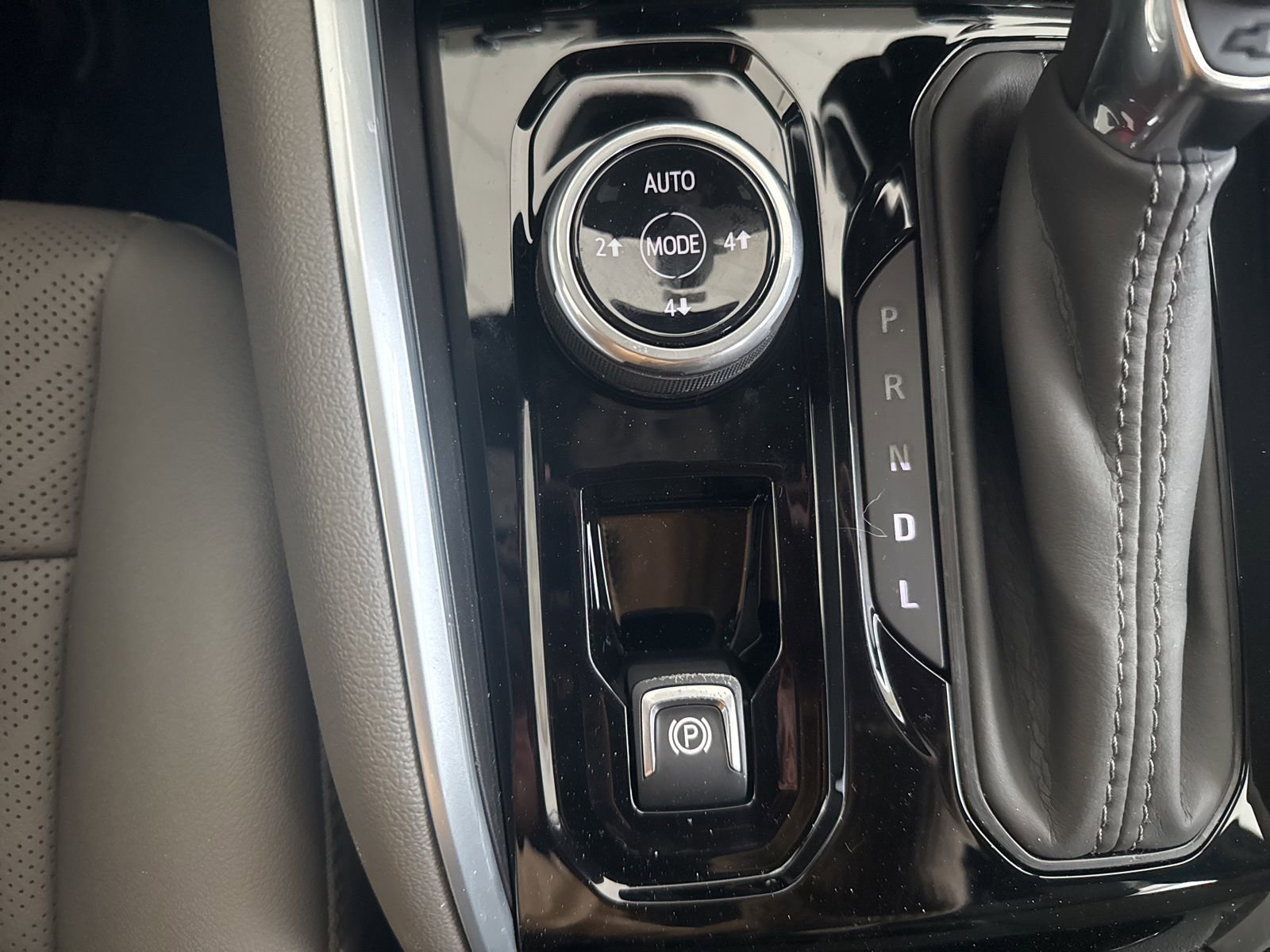 New 2026 Chevrolet Colorado ZR2 w/ ZR2 Bison Edition image 24