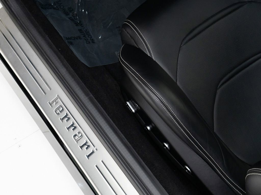 Used 2017 Ferrari GTC4Lusso image 12