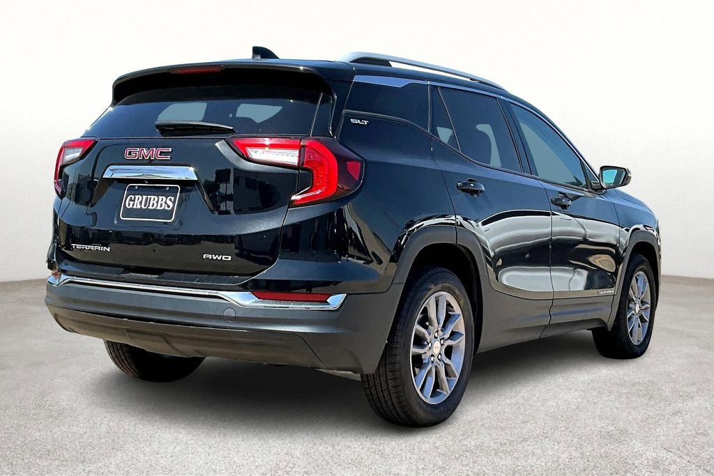 Used 2023 GMC Terrain SLT image 2